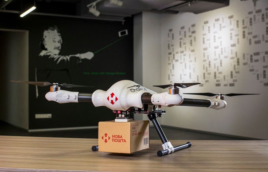 Дрон-листоноша Drone.UA та Нова Пошта в галереї інновацій HUB 4.0