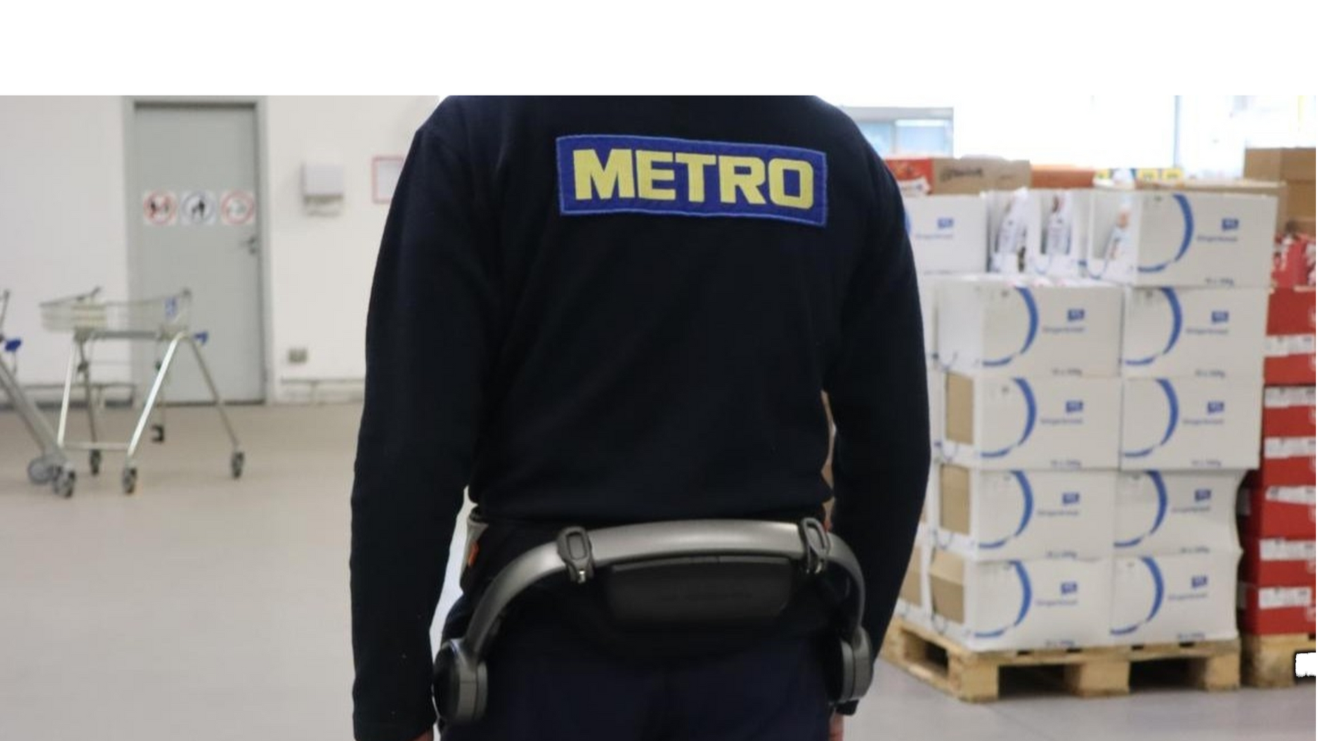 Уникнути виробничих травм та полегшити роботу співробітників: як МЕТРО інтегрує екзоскелети Hypershell у виробничий процес