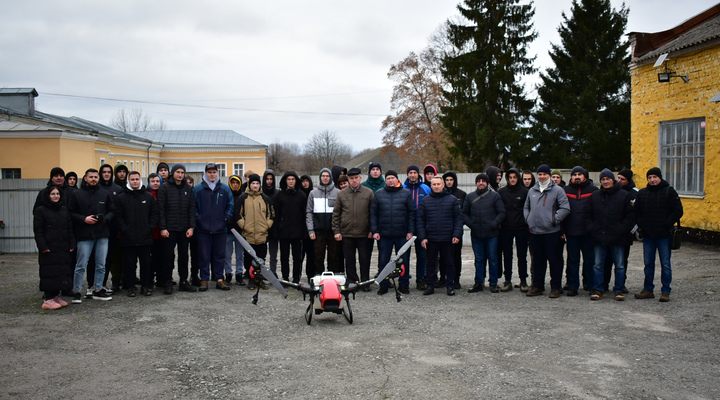 ГК DroneUA завітала до Глухівського агротехнічного фахового коледжу СНАУ із практичною демонстрацією агродрона